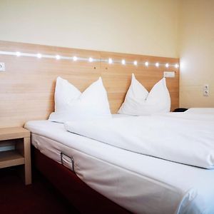Zimmer mit Kingsize-Bett